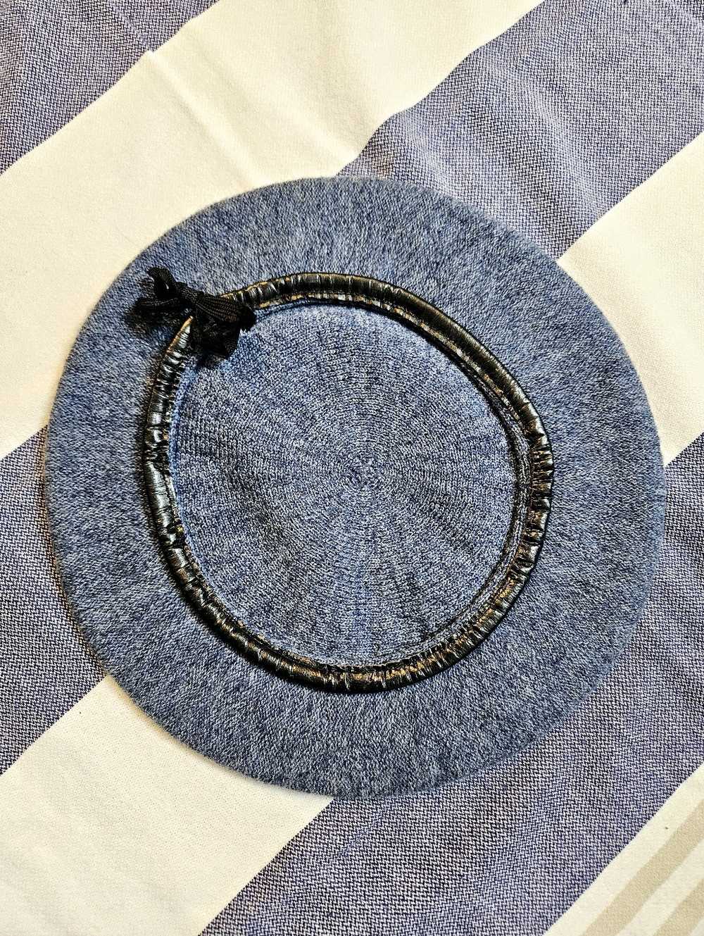 Vintage 90s Blue Knitted Heathered Blue Beret With Faux Leather Trim